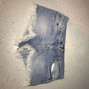 Jean shorts with lace trim